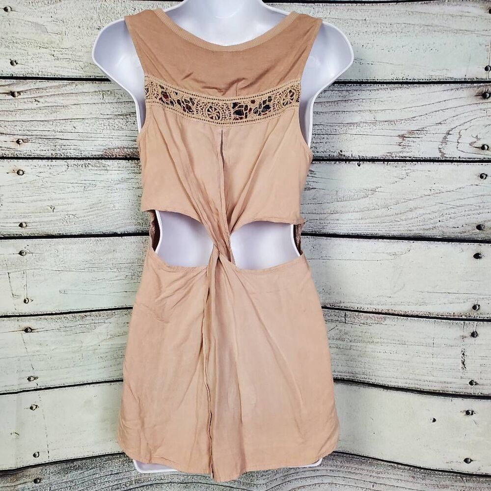 BKE Gimmicks XS Beige Crochet Lace Tank Top with Open Back Twist - Picture 4 of 9